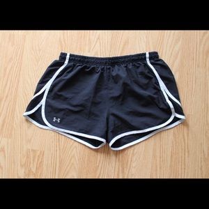 Under Armour black shorts size medium
